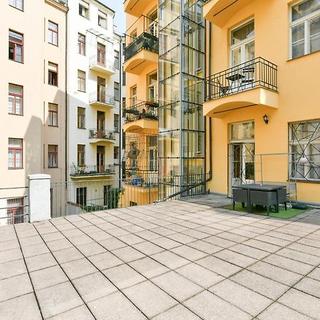 Stunning Charles Bridge Apartment Prague Exterior photo